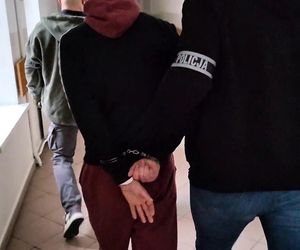 Groził i ukradł pieniądze. Wpadł w ręce policjantów i usłyszał zarzuty