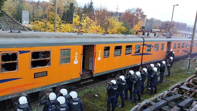 Demolka pociągu w Iławie. Stu policjantów w akcji