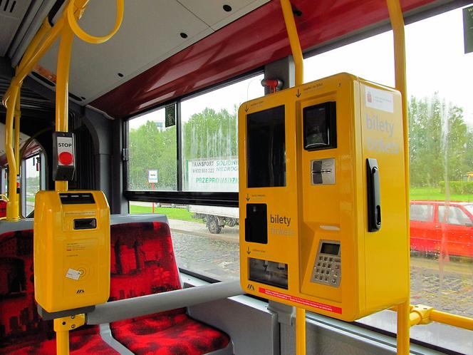 ZTM Warszawa - APLIKACJA stwarza problemy pasażerom: 10 sekund na znalezienie kodu QR