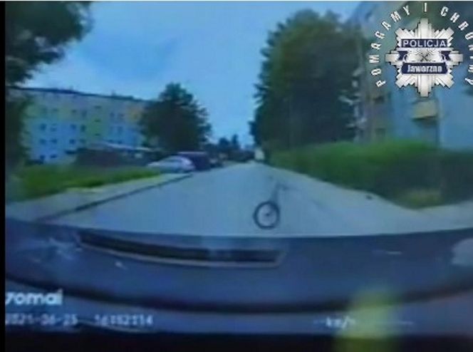 7-latek na rowerze wjechał pod samochód! Dziecko było bez opieki