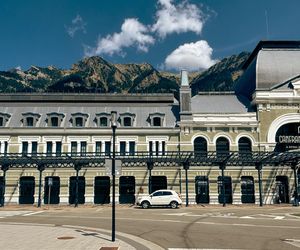  Canfranc Estación, Hiszpania. Dawny dworzec kolejowy zamienił się w luksusowy hotel
