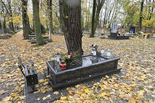 Generał Czesław Kiszczak ma skromny grób