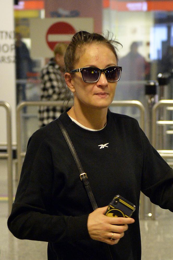 Karolina Kowalkiewicz na lotnisku