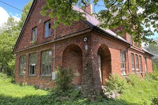 Stara szkoła nad Bugiem. Dom Kasi i Patryka