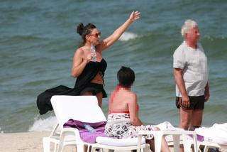 Anna Korcz na plaży na Bałtykiem