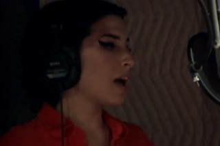 Amy online: muzyczny fragment filmu o Amy Winehouse u nas. Artystka śpiewa Back To Black