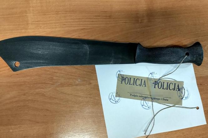 Atak z maczetą w Krakowie. Prawdziwy horror rozegrał się, gdy do 38-latka zapukali policjanci