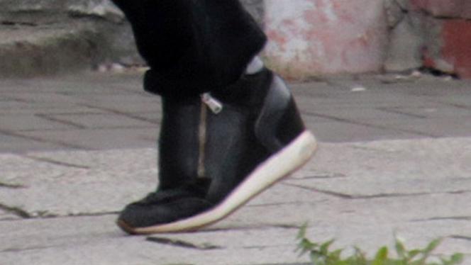 Marta Kaczyńska modna w dobie koronawirusa. Tak spaceruje z dziećmi [ZDJĘCIA]