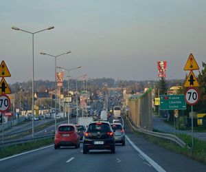 Zmiany w ruchu na Wszystkich Świętych. Sprawdź, jak ominąć pułapki na drogach Warmii i Mazur