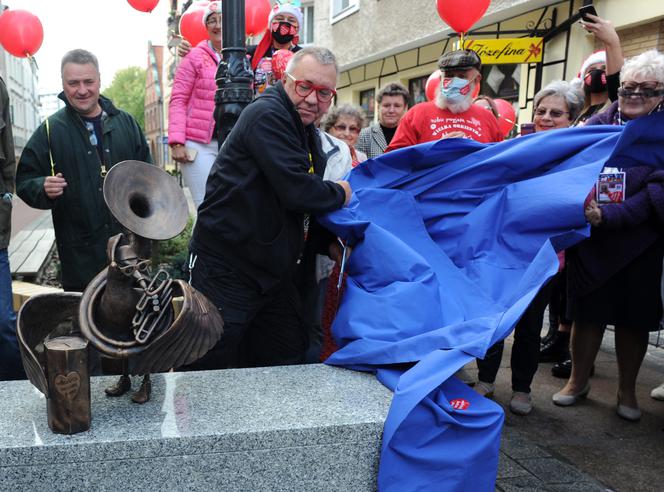 Jerzy Owsiak odłonił w Kołobrzegu figurkę poświęconą WOŚP