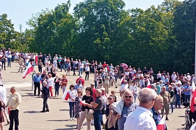 Manifestacja 4 czerwca na placu Solidarności w Szczecinie