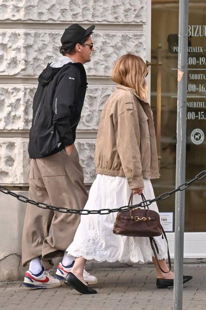 Kuba Wojewódzki z partnerką  na premierze "Hamleta"