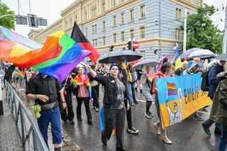 17. Wrocławski Marsz Równości wystartował. Na trasie pojawili się przeciwnicy 