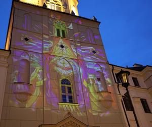 Świąteczna iluminacja ozdabia Wieżę Trynitarską w Lublinie 2023