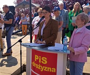 Manifestacja 4 czerwca na placu Solidarności w Szczecinie