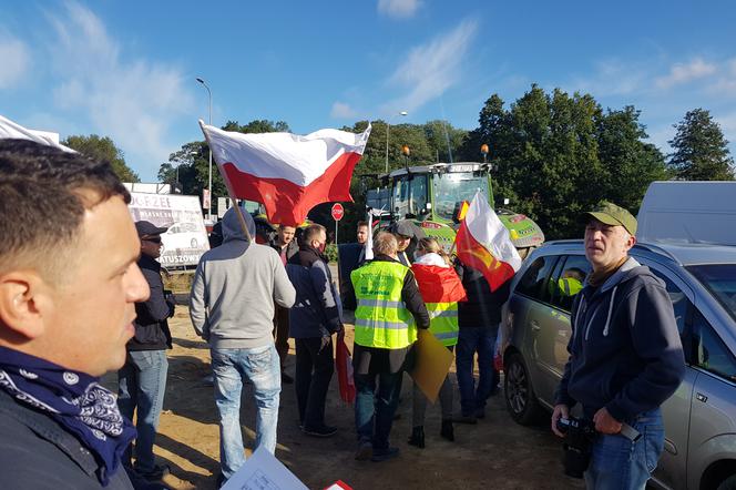 Rolnicy strajkowali przeciwko piątce Kaczyńskiego. Wczoraj zatrzymali ruch na S3 [WIDEO]
