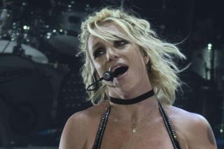 Britney Spears wyrzucona z hotelu za paradowanie topless?! Miała gorszyć pozostałych gości!