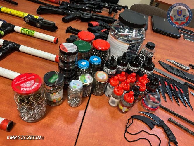 Ostrzelali kamienicę w centrum miasta. Jeden z nich miał w domu cały arsenał