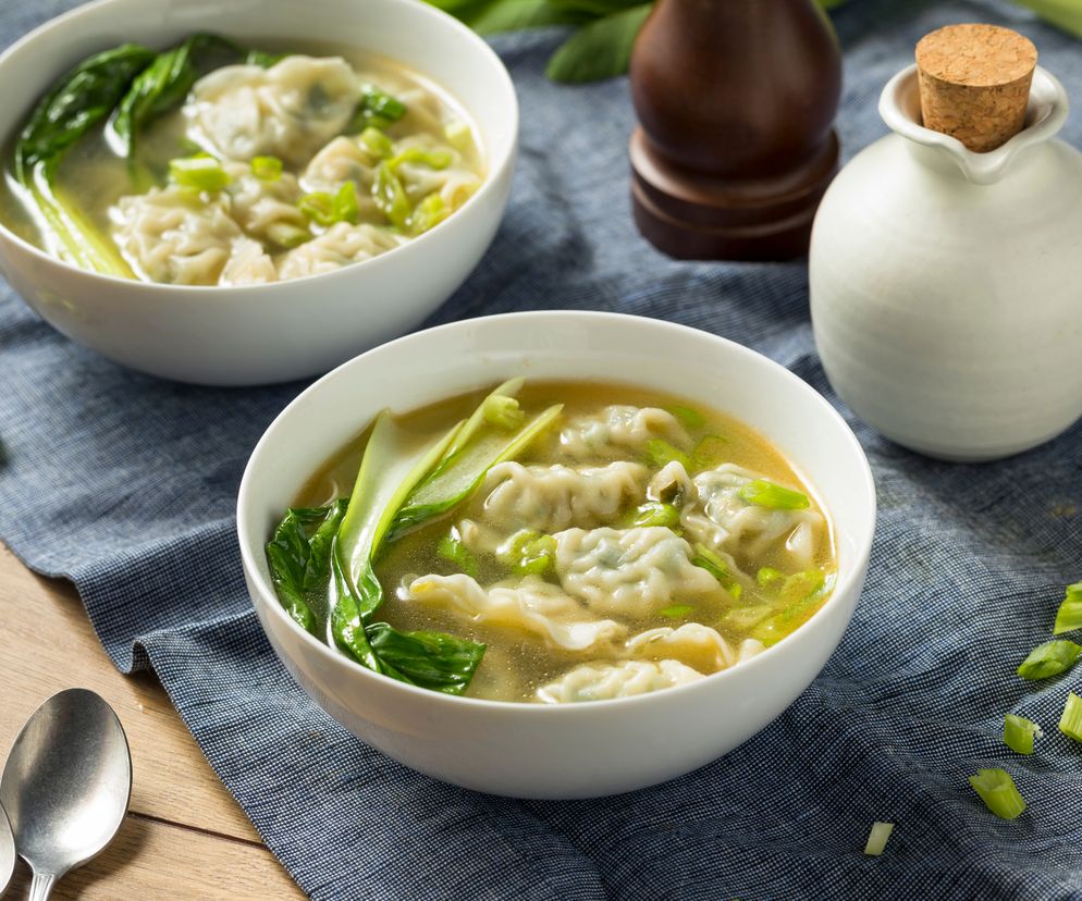 Zupa wonton: przepis na szybką wersję domową