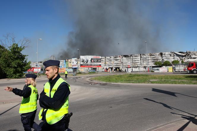 Pożar centrum handlowego w Warszawie