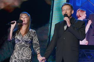 Jacek Borkowski na zdjęciach z kobietami