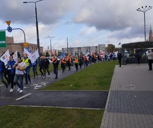 Hutnicy i koksownicy wyszli na ulice w Dąbrowie Górniczej. Apel do rządu o ratunek dla branży i tysięcy miejsc pracy