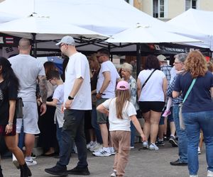 Tłumy na placu Zamkowym w Lublinie