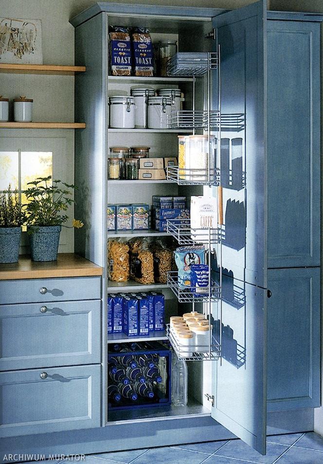 NIebieski kolor w kuchni - niebieska kuchnia w klasycznym stylu