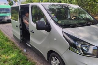 Łotysz przewoził 13 nielegalnych migrantów. Wpadł na granicy w gminie Gołdap