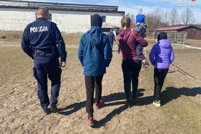 Policjant z Kłomnic przyjął u siebie Ukrainkę z trójką dzieci [ZDJĘCIA]