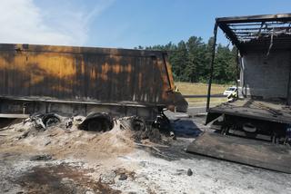 Karambol na trasie S7 pod Olsztynem - przepakowywali ładunek na pasie autostrady