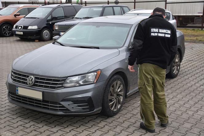 Volkswagen Passat z przebitymi numerami zatrzymany na granicy w Dorohusku