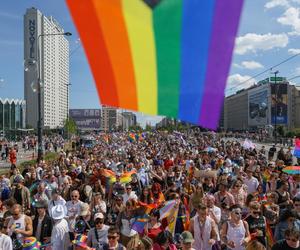 „Czas na równość jest teraz”. Ulicami Warszawy przeszła Parada Równości [GALERIA]