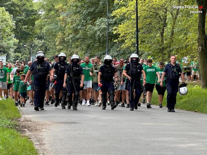 Policja zabezpiecza mecz GKS Katowice - Radomiak Radom