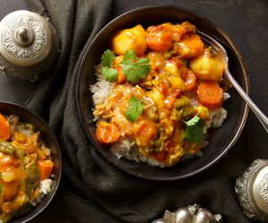 Drobiowe curry z ziemniakami i marchewką
