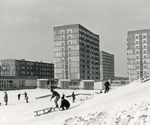 Tychy zimą w czasach PRL. Zobacz archiwalne zdjęcia miasta w zimowej aurze 