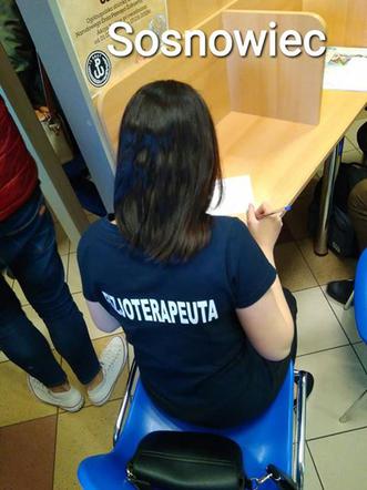 Protest fizjoterapeutów w Sosnowcu. "Od połowy maja idziemy masowo na zwolnienia!" [ZDJĘCIA]