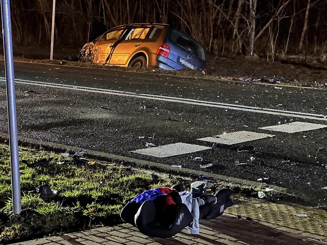 Nastolatek wymusił pierwszeństwo. Z auta wyleciał fotelik dla dziecka. Trzy osoby ranne, w tym 5-letni maluszek