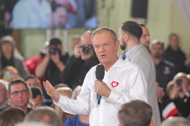 Donald Tusk o 700 zł więcej