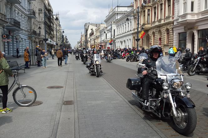 Parada motocykli na ul. Piotrkowskiej