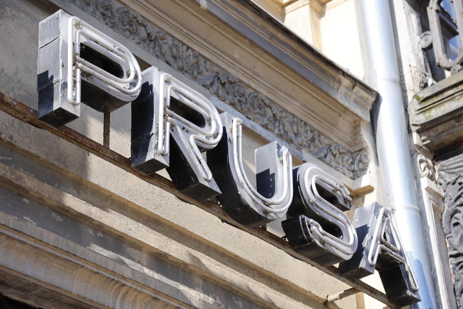 Warszawskie neony z PRL-u - zobacz zdjęcia iluminacji i sprawdź, gdzie je znaleźć