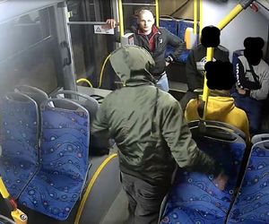 Awantura w autobusie. Użyli siekiery i gazu, policja opublikowała ich wizerunki
