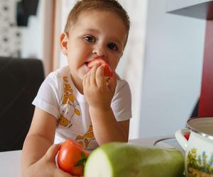 Ciągle podsuwasz dziecku coś do przekąszenia? Niepotrzebnie