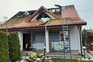 Pożar domu we wsi Ruda Rzeczka. W internecie ruszyła zbiórka pieniędzy na pomoc pogorzelcom