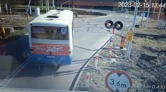 Zabrze: Kierowca złamał rogatki na przejeździe kolejowym. Był pod wpływem narkotyków