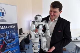 Prezentacja czterech nowych robotów humanoidalnych na Wydziale Informatyki i Telekomunikacji Akademii Morskiej w Szczecinie