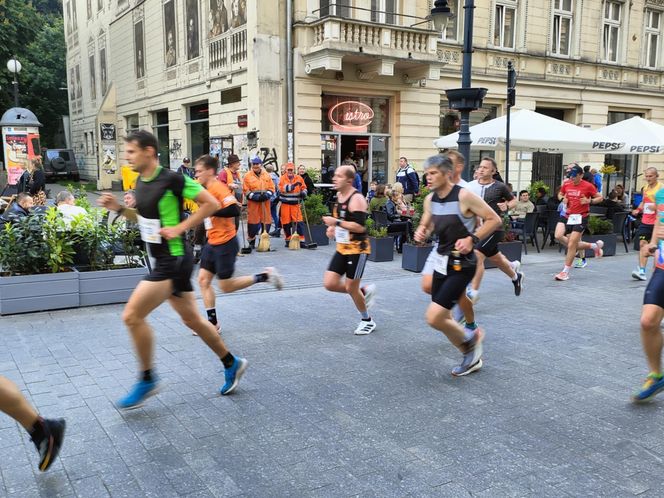 Rossmann Run 2025. Tłumy biegaczy wzięły udział w biegu ulicą Piotrkowską
