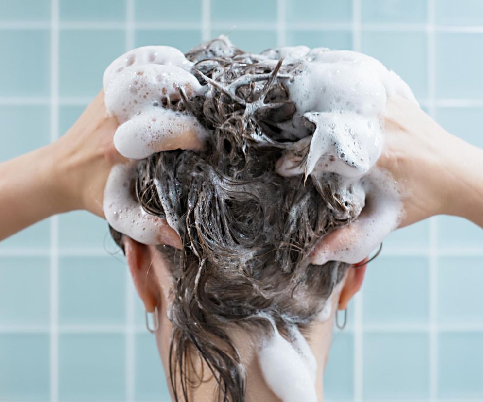 Szampon na wszy. Jaki wybrać i jak go używać, aby pozbyć się pasożytów?