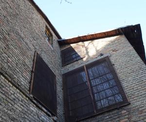 Opuszczona fabryka włókiennicza w Białymstoku. Niszczejące budynki niedaleko centrum miasta