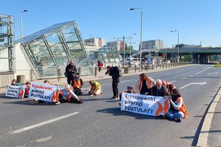 Ostatnie Pokolenie blokuje kolejny most w Warszawie